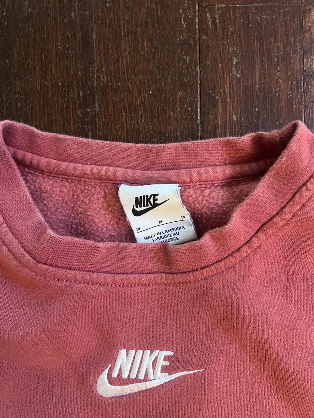 Nike Sweatshirt Unisex Adult Medium Pink Crewneck Pullover Embroidered Logo - Picture 2 of 3